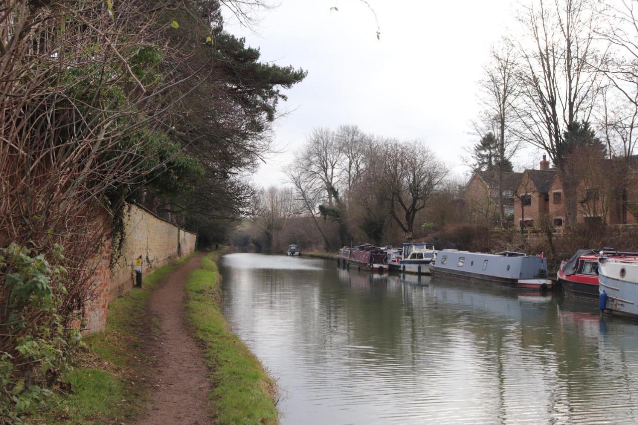 Canal View Cottage With Log Fire & Parking Blisworth Dış mekan fotoğraf